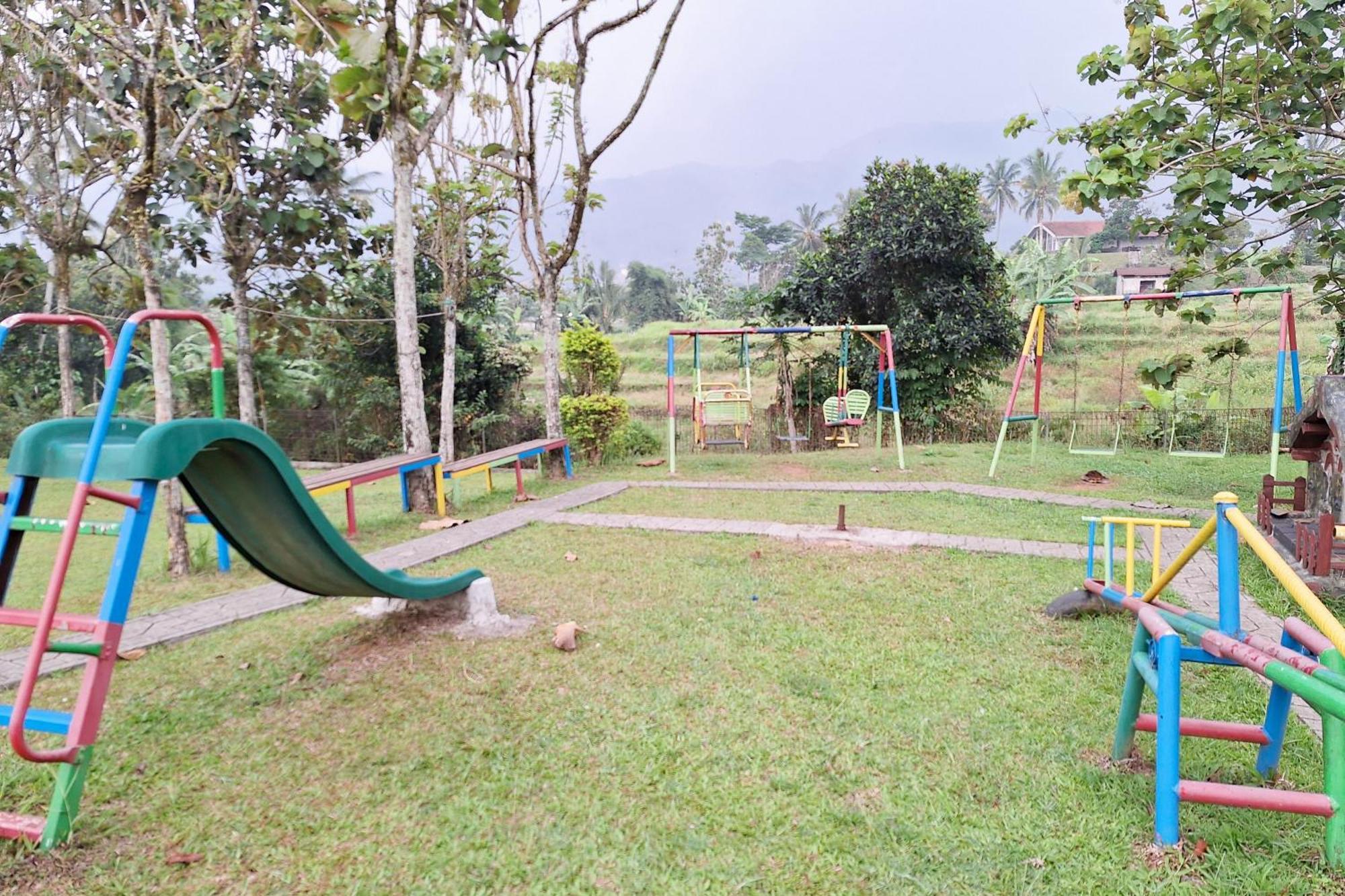 Reddoorz Resort At Tridaya Cisarua Puncak Exterior photo