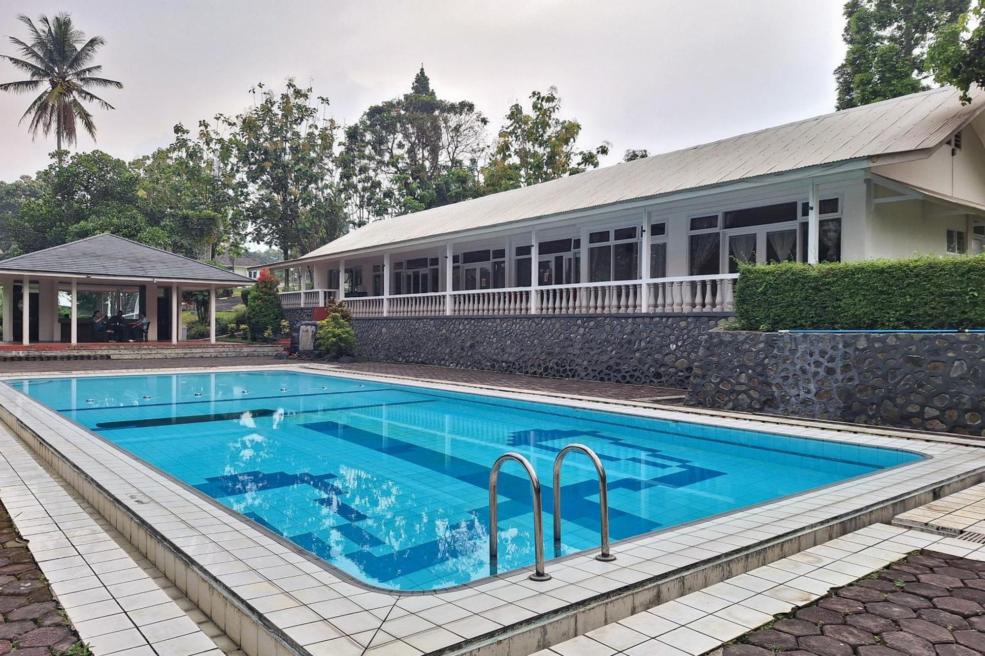 Reddoorz Resort At Tridaya Cisarua Puncak Exterior photo